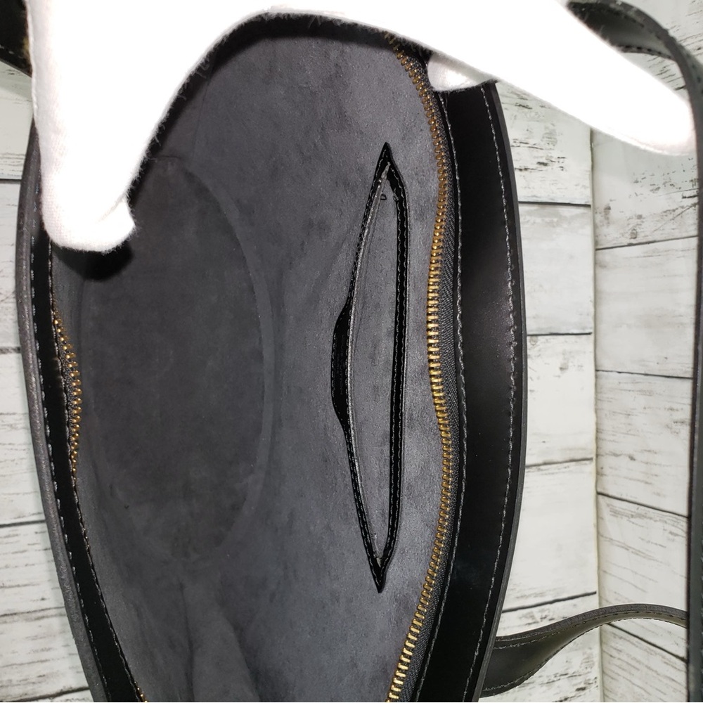 LOUIS VUITTON Epi Saint Jacques in Black - Picture 5 of 11